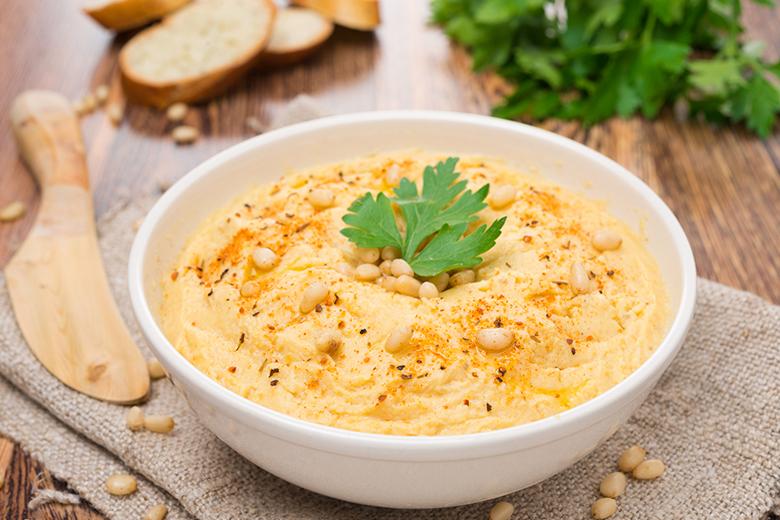Pinienkernaufstrich mit Früchten