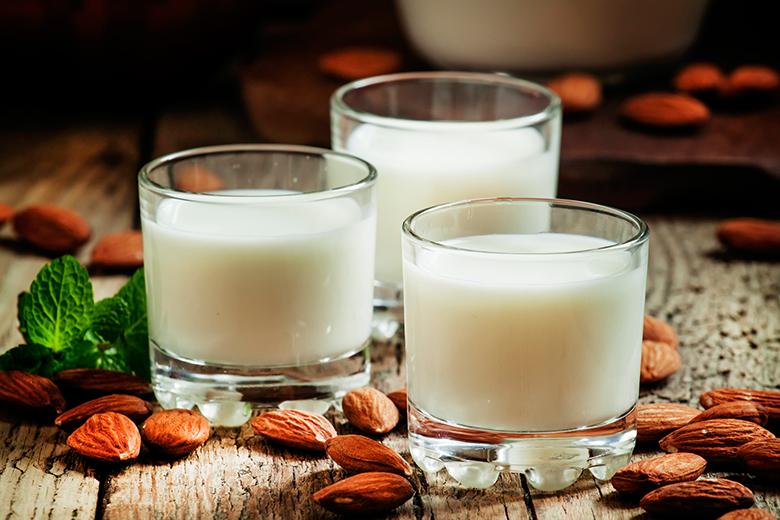 Selbstgemachte Mandelmilch