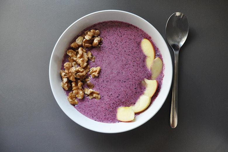 Heidelbeer-Apfel-Bowl