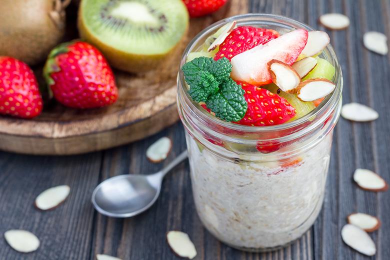 Overnight Oats mit Erdbeer und Kiwi