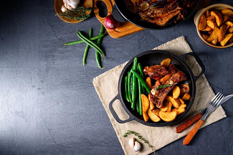 Schweinerippchen mit Kartoffeln und grünen Bohnen