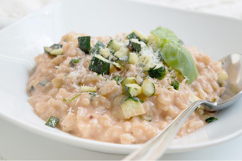 Zucchettirisotto mit Basilikum