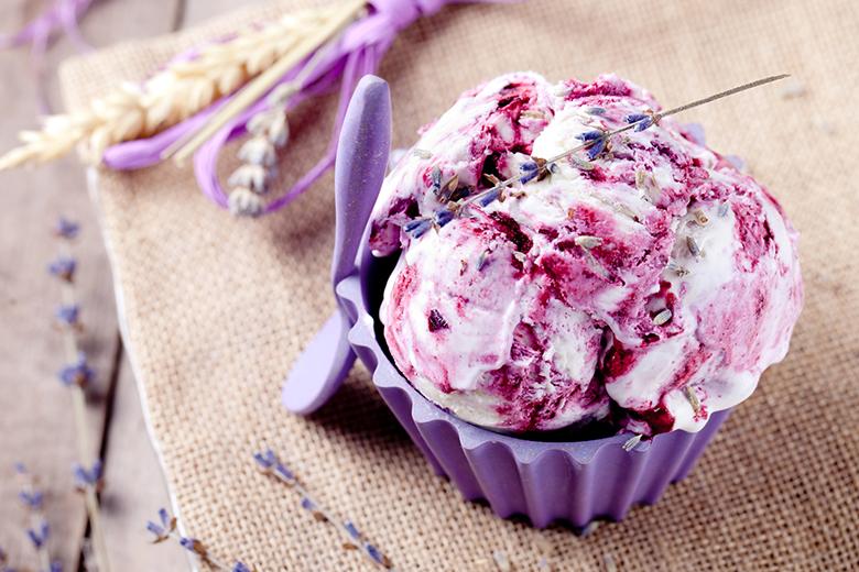 Brombeeren-Lavendel-Glace