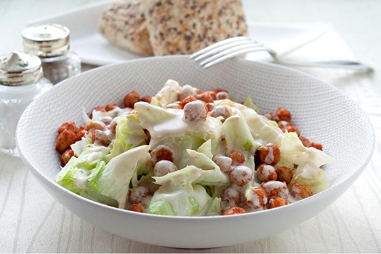 Ceasar Salad mit gerösteten Kichererbsen
