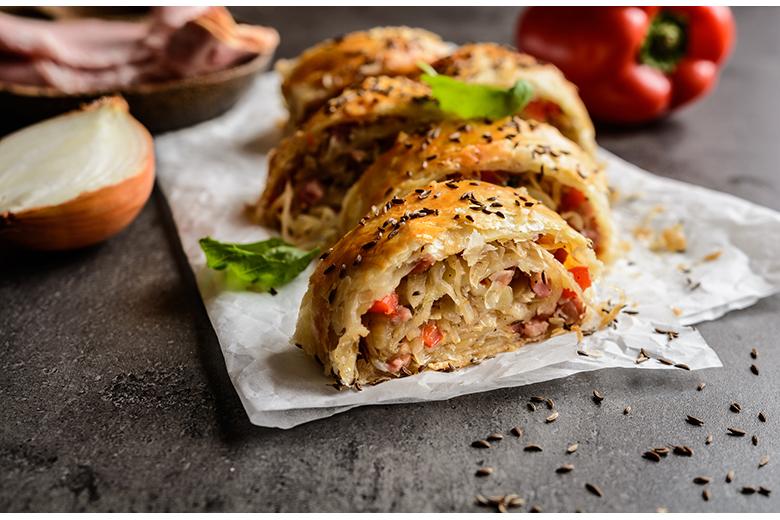 Kroatischer Strudel mit Kabis und Speck