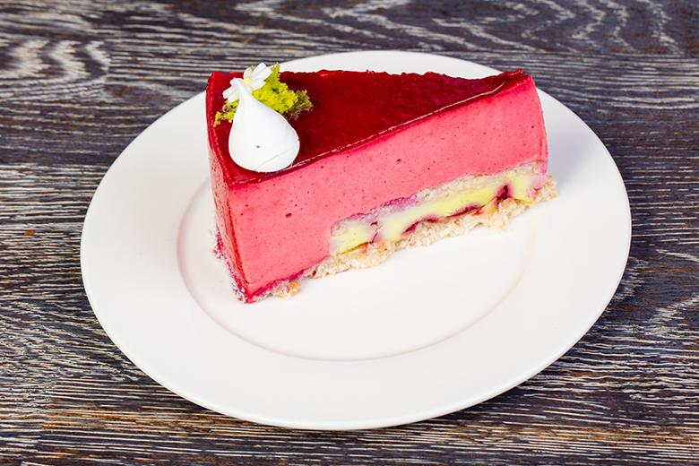 Himbeermoussetorte  mit Bananenfüllung