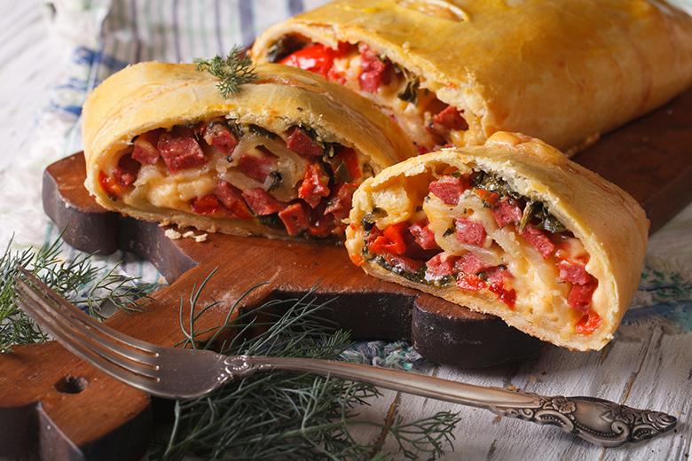 Schneller Strudel mit Schinken, Käse und Federkohl