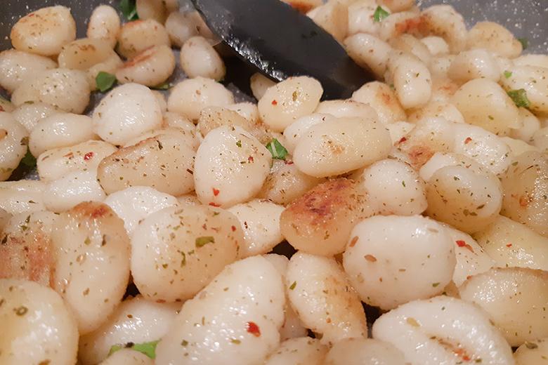Gebratene Buttergnocchi