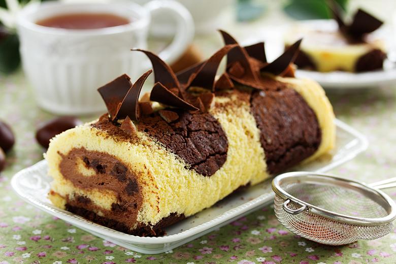Biskuitroulade mit Maronicreme