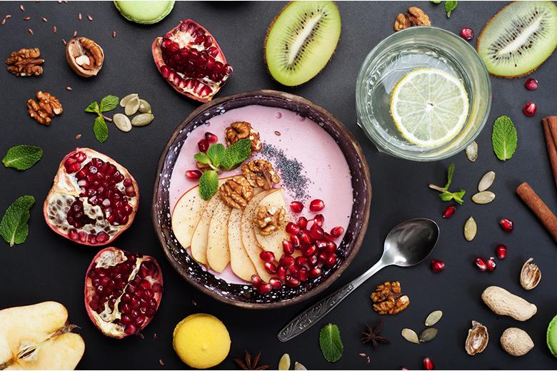 Joghurt Smoothie Bowl mit Früchten