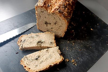 Kürbiskern-Kastenbrot