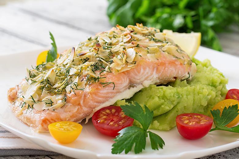 Feines Lachsfilet mit Mandel-Pistazien-Kruste