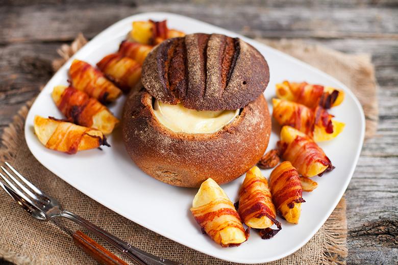 Käsefondue im Brot