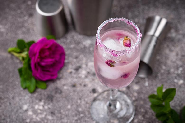 Champagner mit Rosensirup