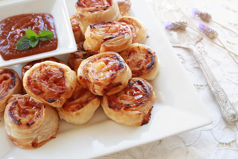 Hawaiianische Pizzaschnecken
