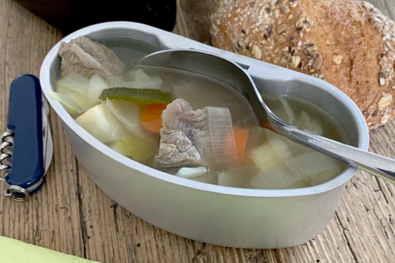 Spatz nach Art des Schweizer Militärs