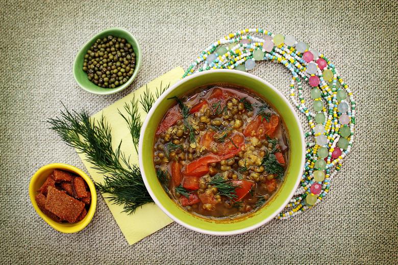 Tomatensuppe mit Mungobohnen