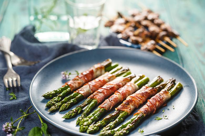 Spargel im Speckmantel