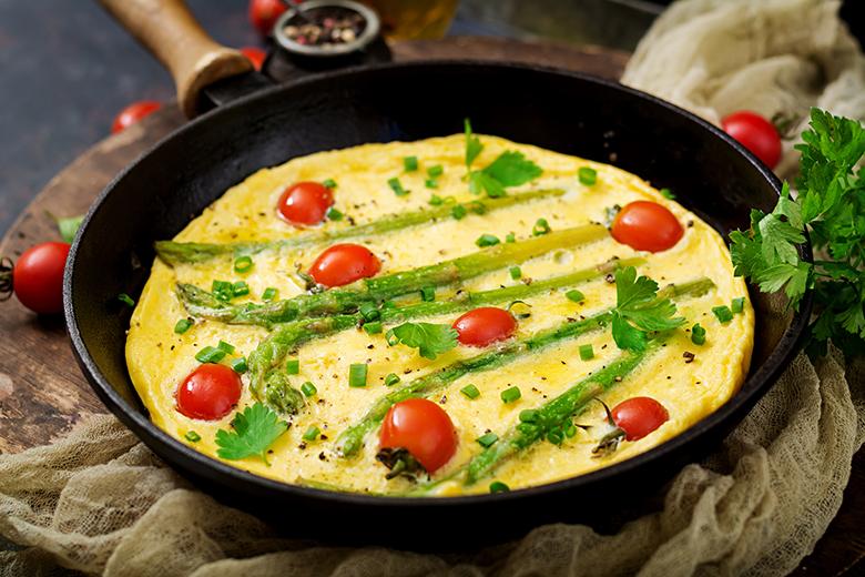 Spargelomelette mit Tomaten
