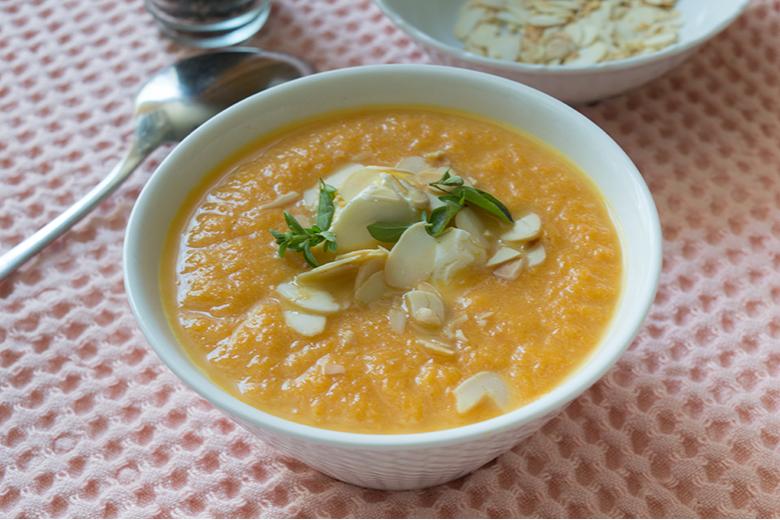 Rüeblisuppe mit Orangensaft