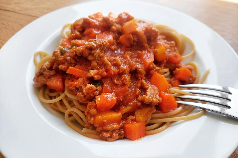 Spaghetti Bolognese mit Nektarinen