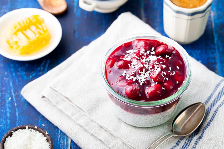 Chiapudding mit Kirschenkompott