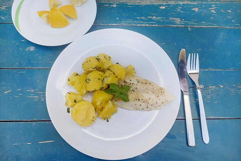 Pangasiusfilet mit Peterlikartoffeln