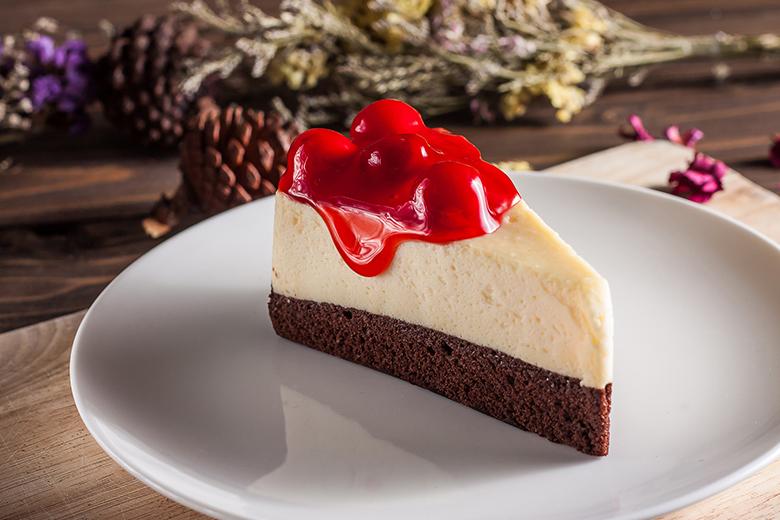 Brownie-Käsekuchen mit Kirschen