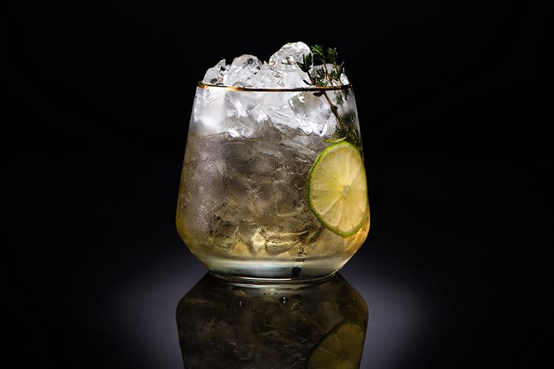 Kräuterlikörlimonade mit Thymian