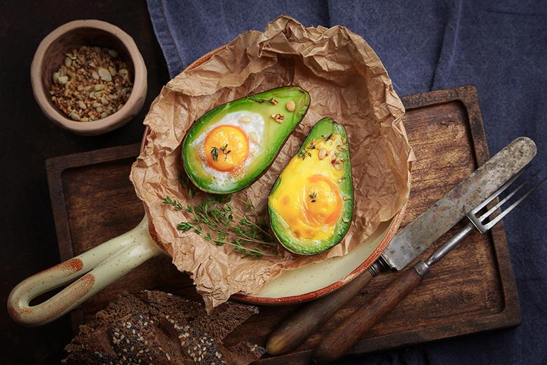 Avocadotoast mit pochiertem Ei