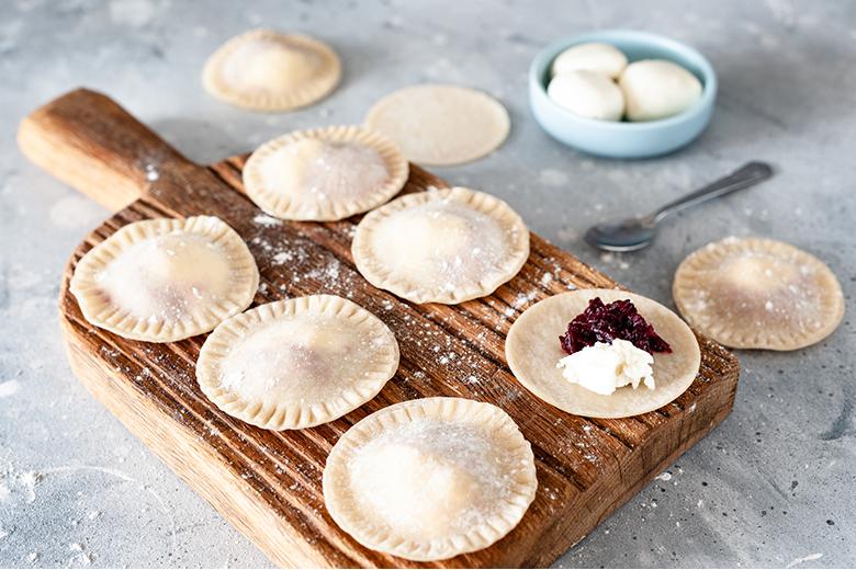Tortellini mit Feta-Randen-Füllung