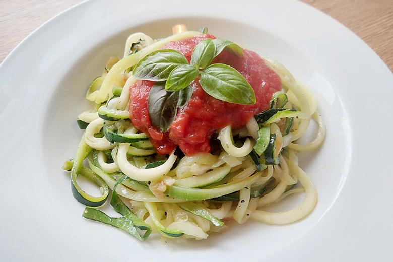 Zoodles mit Tomatensauce