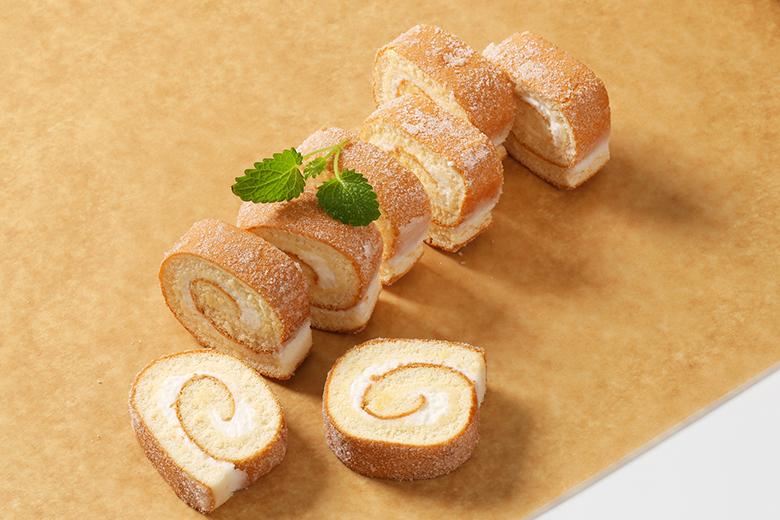Zitronige Biskuitroulade