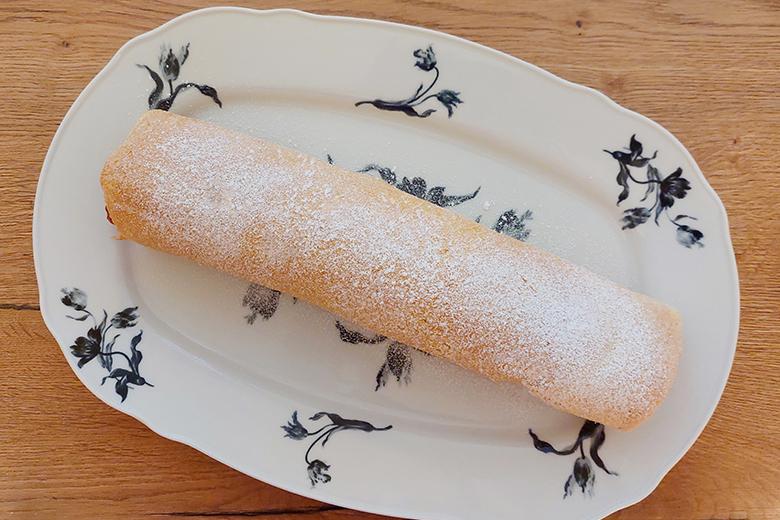 Glutenfreie Birnen-Biskuitroulade