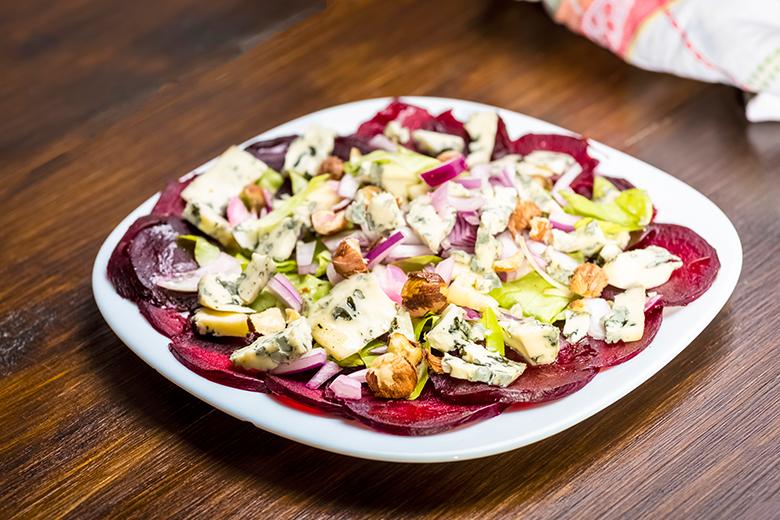 Randencarpaccio mit Blauschimmelkäse