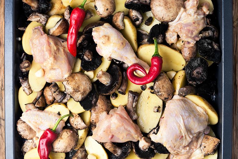 One Tray Oven Hänchenkeulen mit Kartoffeln und Champignons