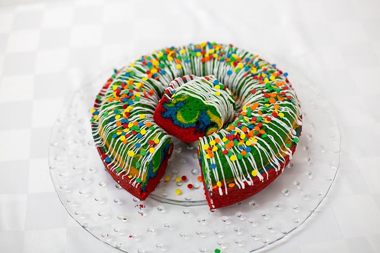 Regenbogen-Gugelhopf