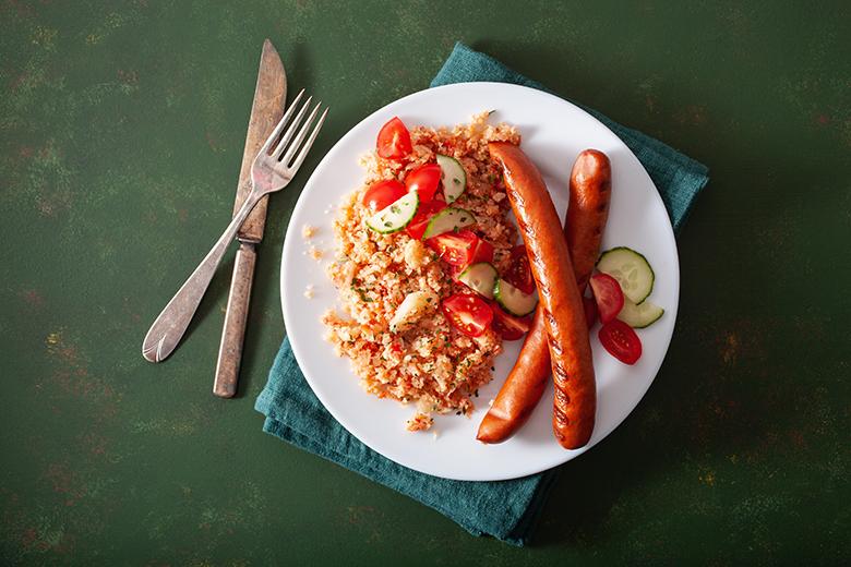 Grillwürste mit Blumenkohlreis