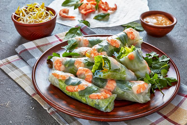 Asiatische Frühlingsrollen mit Reispapier