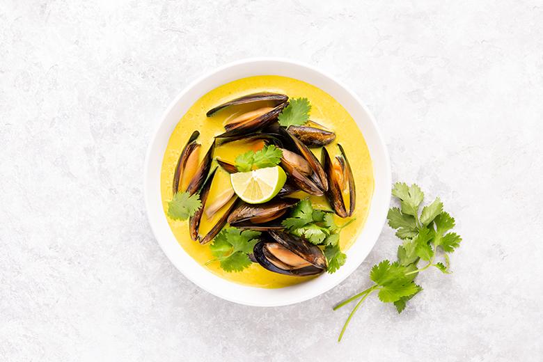 Miesmuscheln in Curry-Sud mit Wurzelgemüse