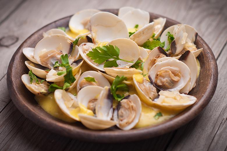 Venusmuscheln in Weissweinsauce