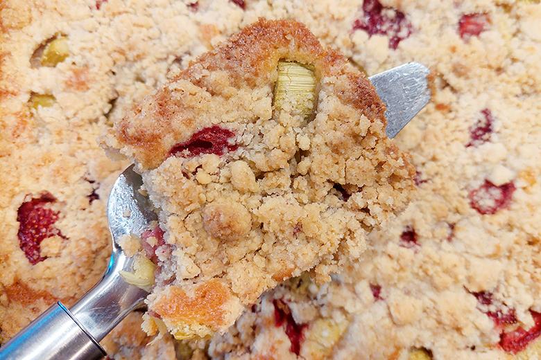 Streuselkuchen mit Rhabarber