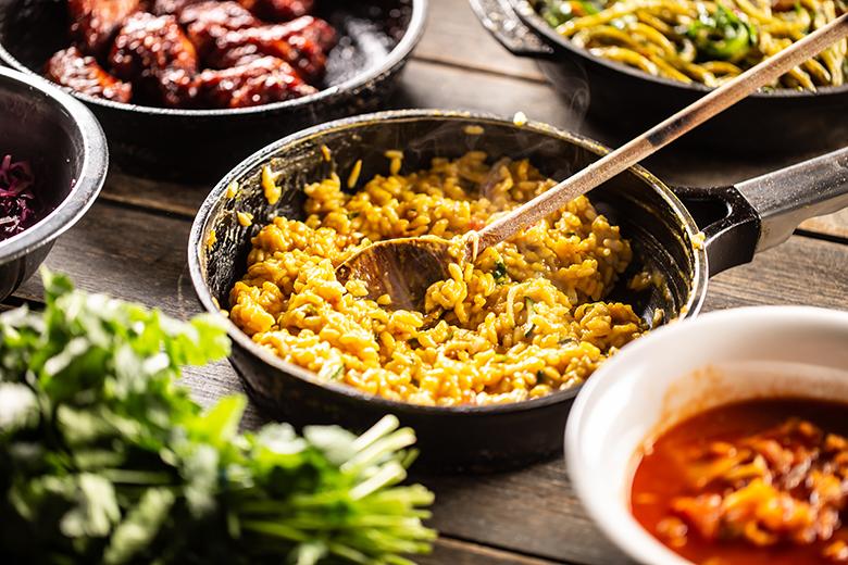 Löwenzahn-Brennnessel-Risotto mit Kurkuma