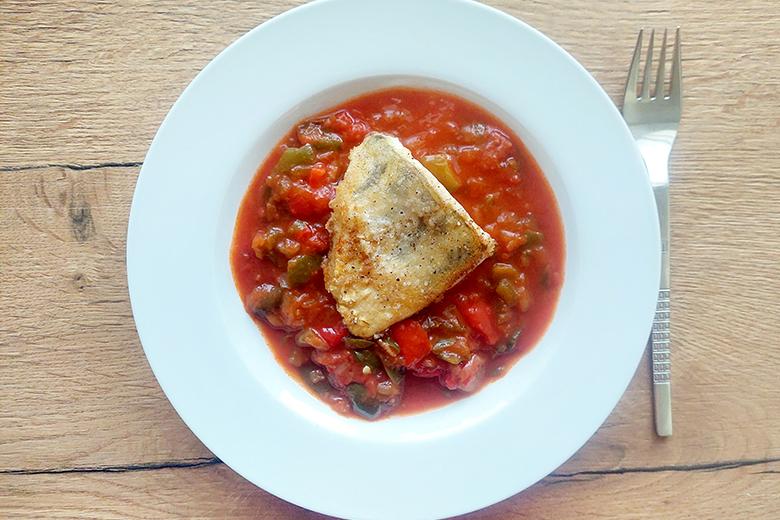 Fischfilet auf ungarischem Letscho