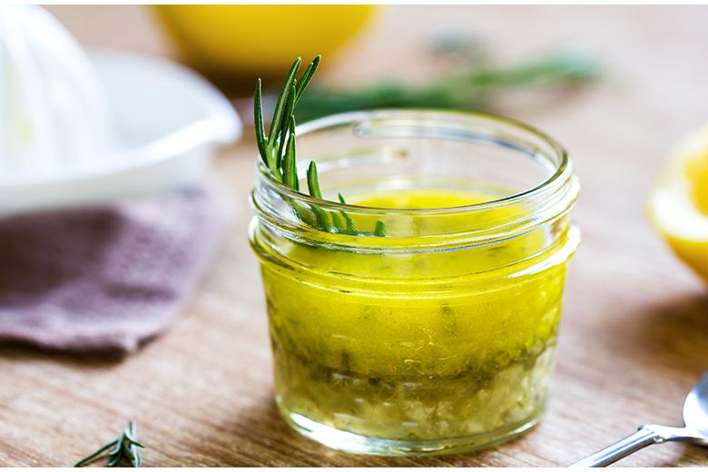 Rosmarin-Zitronen-Salatdressing