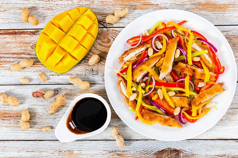 Mangosalat mit Peperoni
