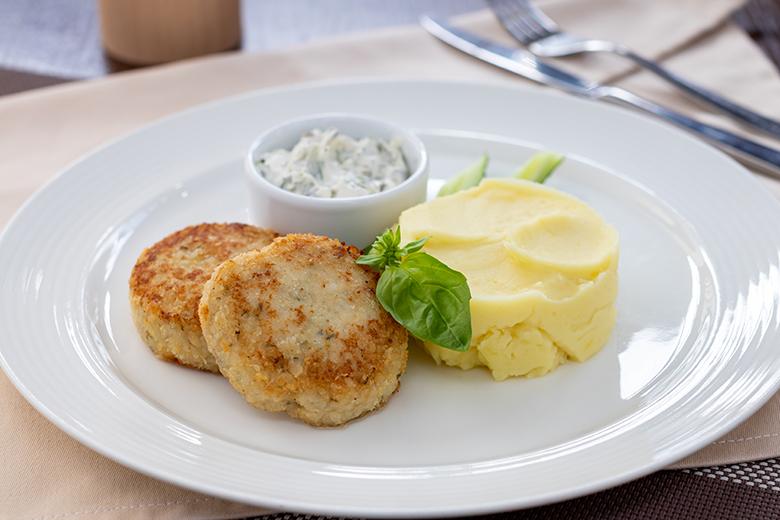 Gebackene Hechtschnitzel mit Kartoffelpüree
