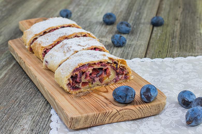Zwetschgenstrudel