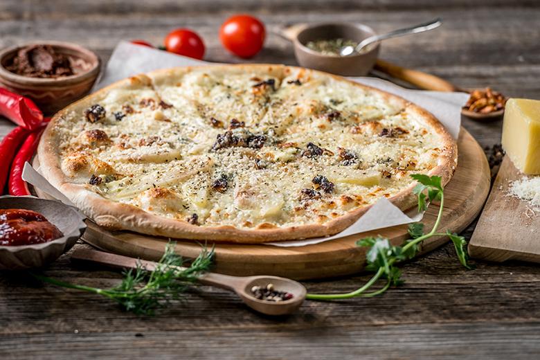 Käsepizza mit Birnen