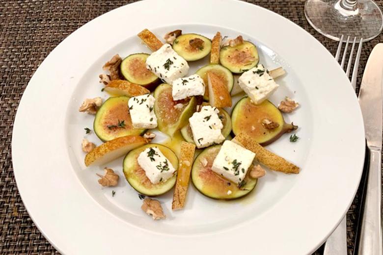 Bloderkäse auf frischen Feigen mit Honig